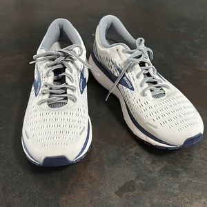 Mens Ghost 13 Brooks tennis shoes size 11